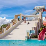 Piscinas 24 Horas No Lacqua Em Caldas Novas